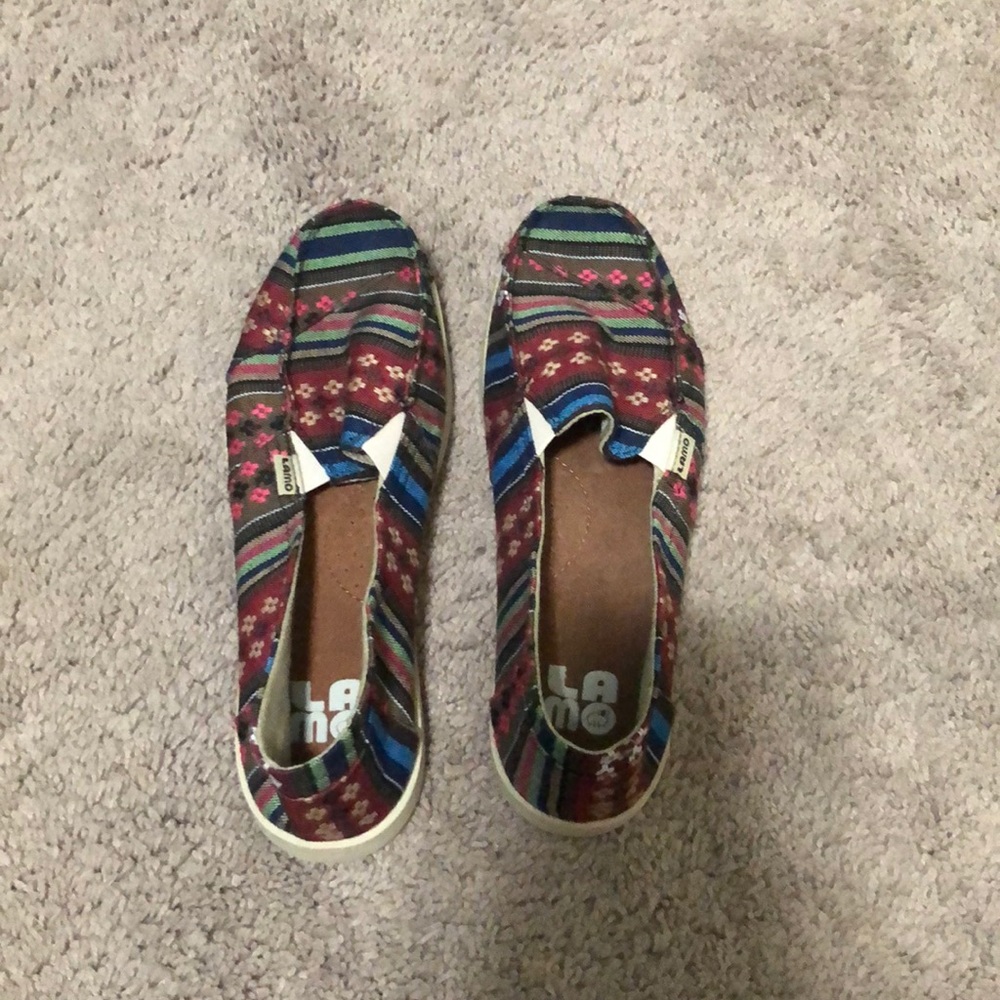 Flat shoes
